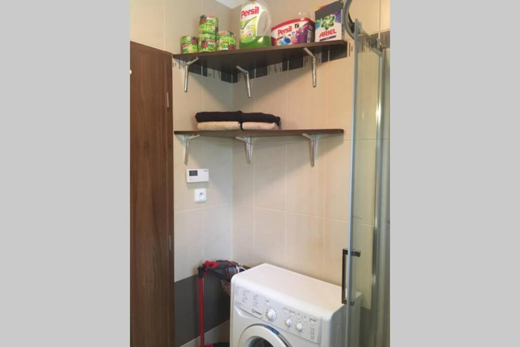 Prijemny Apartman Krovi V Rodinnem Domku Se Sdilenym Bazenem, Terasou A Zahradou Extérieur photo