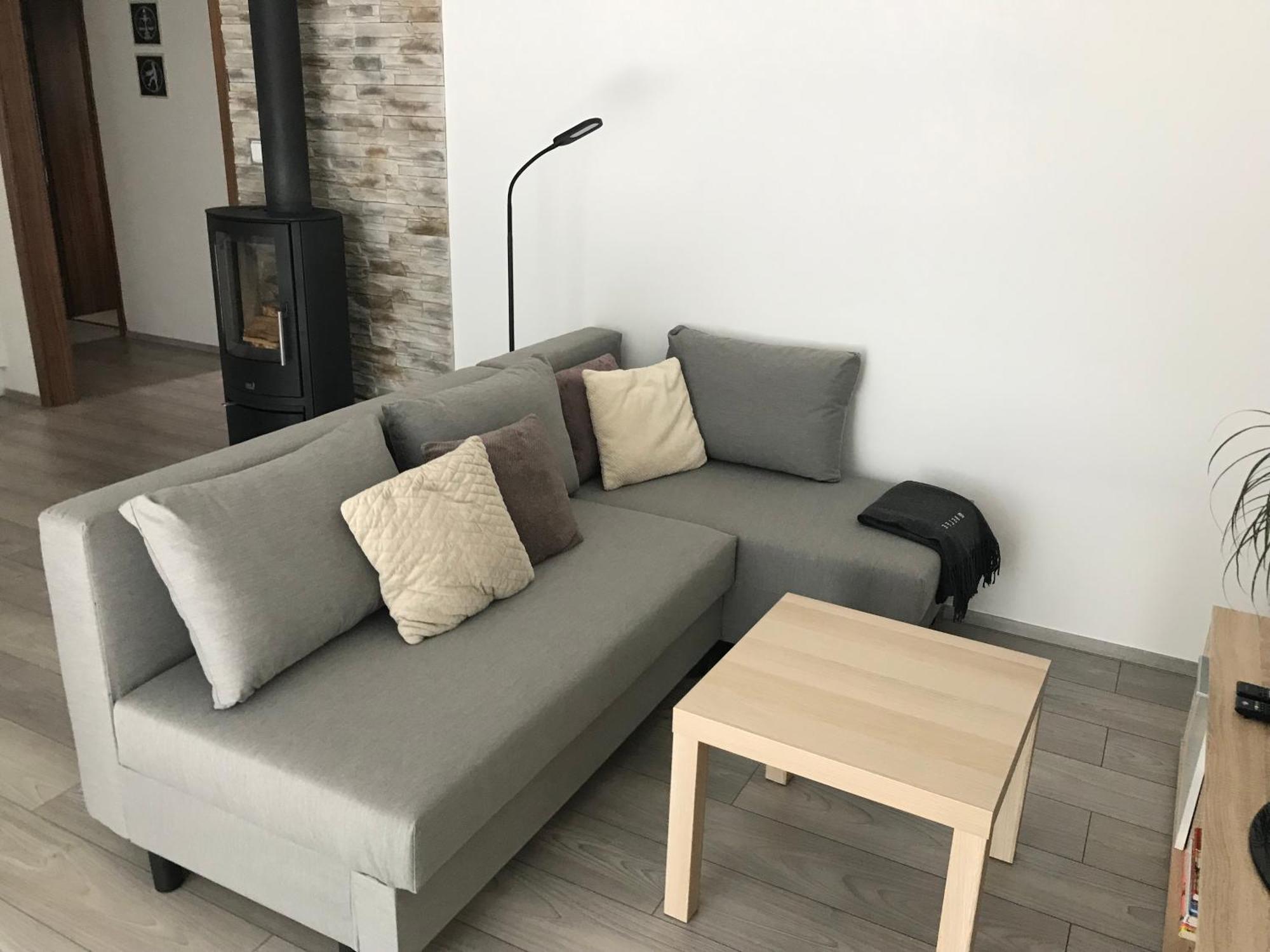 Prijemny Apartman Krovi V Rodinnem Domku Se Sdilenym Bazenem, Terasou A Zahradou Extérieur photo