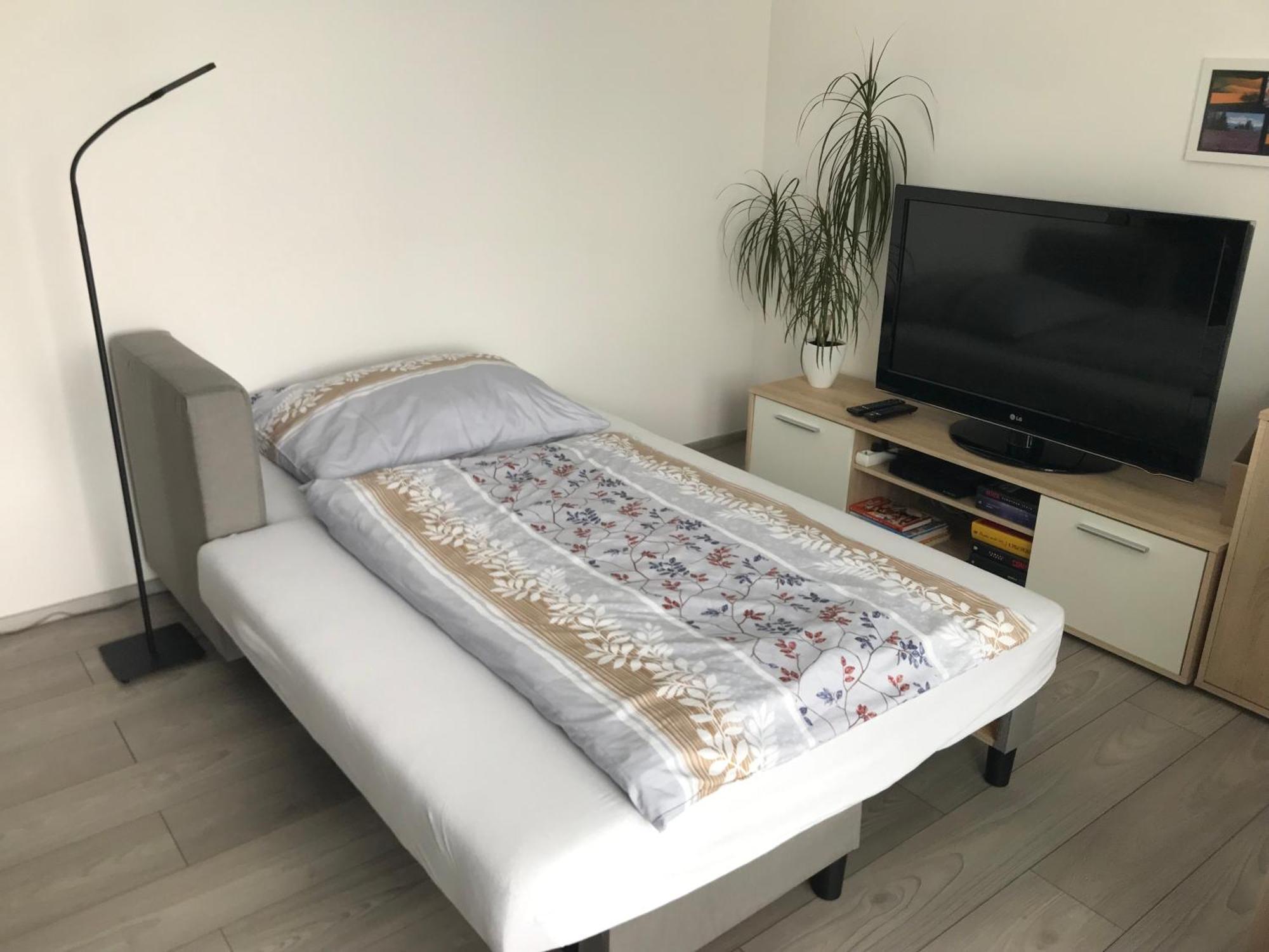 Prijemny Apartman Krovi V Rodinnem Domku Se Sdilenym Bazenem, Terasou A Zahradou Extérieur photo